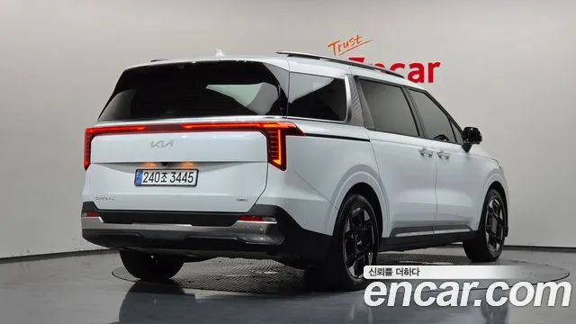 Kia Carnival 2024 thumb 2