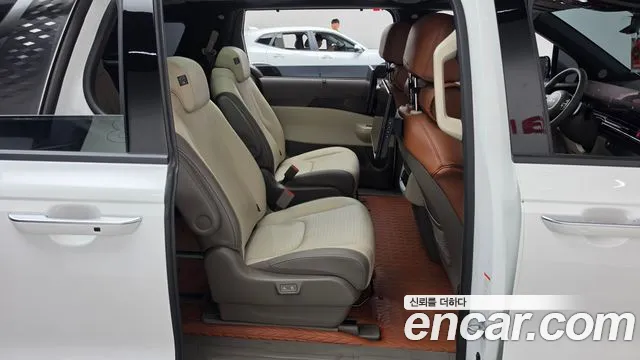 Kia Carnival 2024 thumb 11