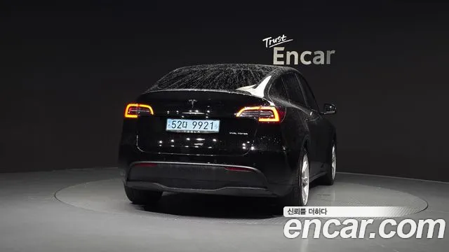 Tesla Model Y 2021 thumb 4