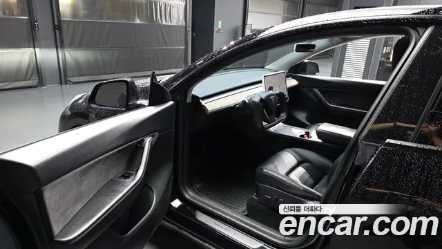 Tesla Model Y 2021 thumb 10
