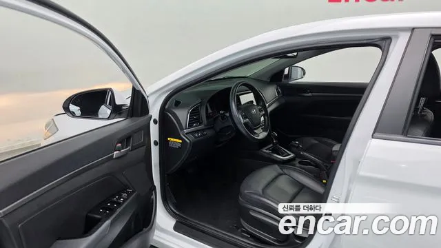 Hyundai Avante 2017 thumb 10