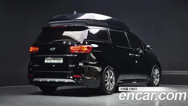 Kia Carnival 2019 thumb 2