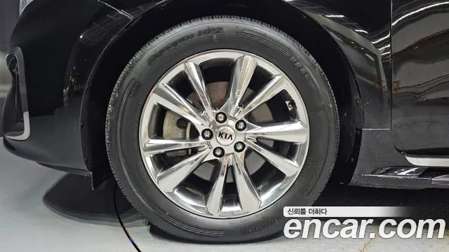 Kia Carnival 2019 thumb 5