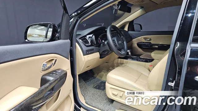 Kia Carnival 2019 thumb 10