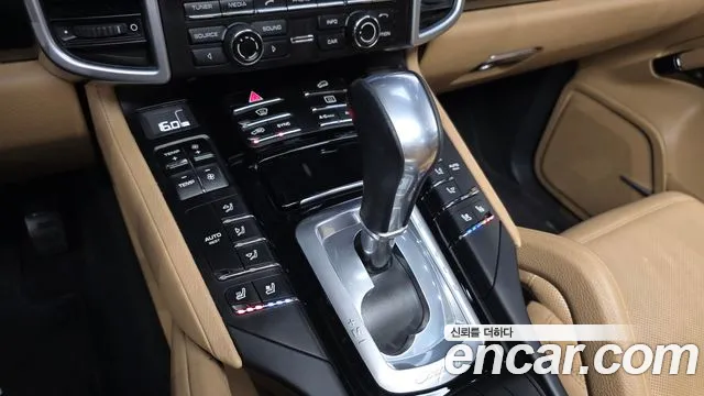 Porsche Cayenne 2016 thumb 9