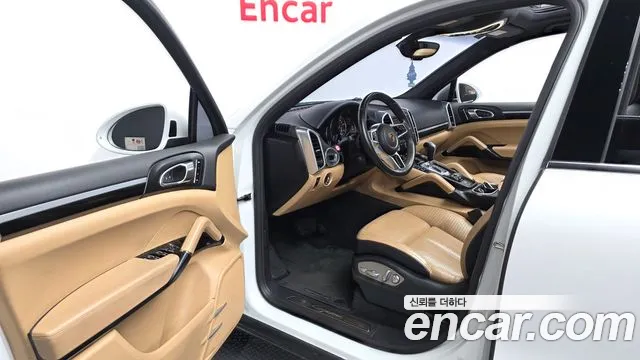 Porsche Cayenne 2016 thumb 10