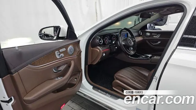 Mercedes-Benz E-Класс 2017 thumb 10