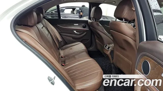 Mercedes-Benz E-Класс 2017 thumb 12