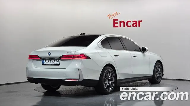 BMW 5 серии 2025 thumb 2