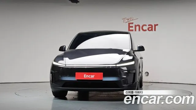 Tesla Model Y 2025 thumb 2