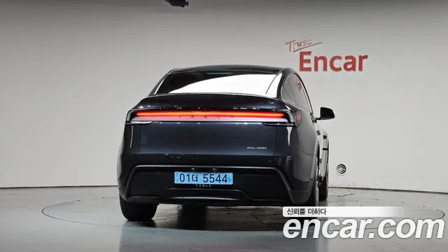 Tesla Model Y 2025 thumb 3