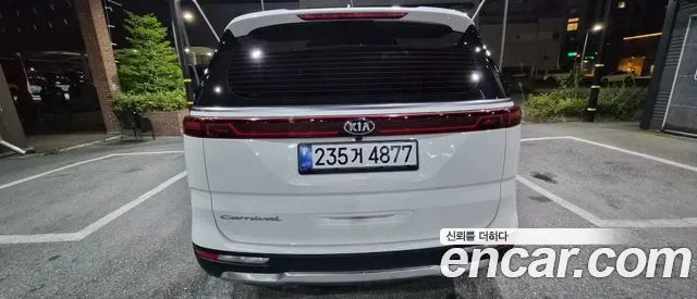 Kia Carnival 2021 thumb 4