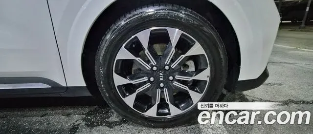 Kia Carnival 2021 thumb 5