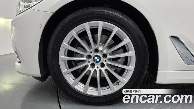 BMW 5 серии 2019 thumb 5