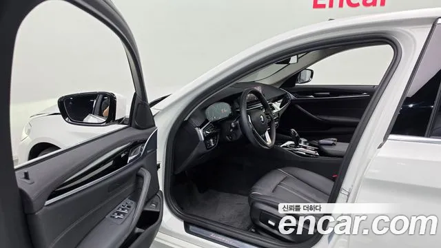 BMW 5 серии 2019 thumb 10