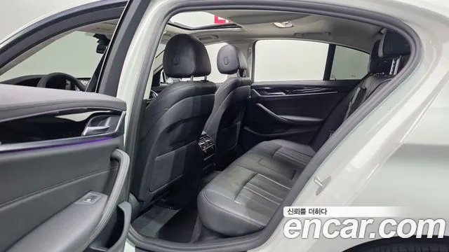 BMW 5 серии 2019 thumb 11
