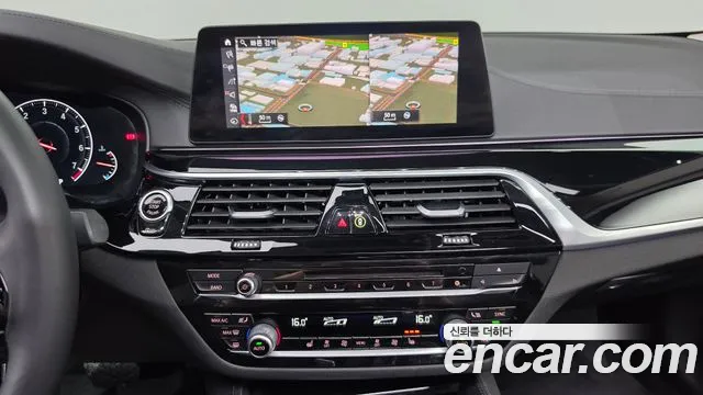 BMW 5 серии 2019 thumb 12