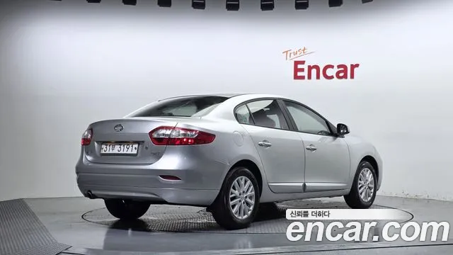 Renault Fluence 2012 thumb 2