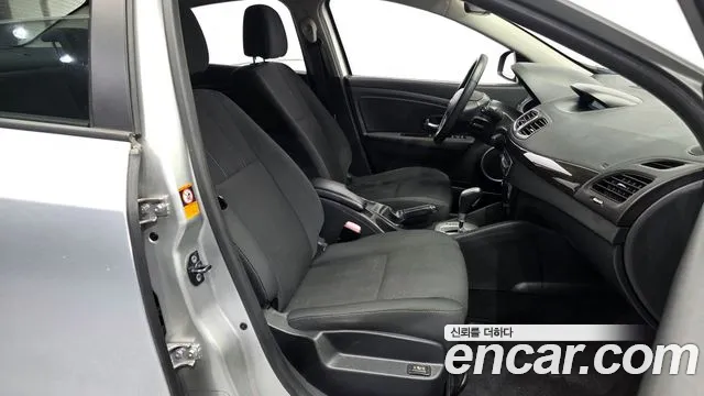 Renault Fluence 2012 thumb 11