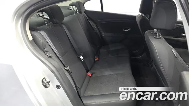 Renault Fluence 2012 thumb 12