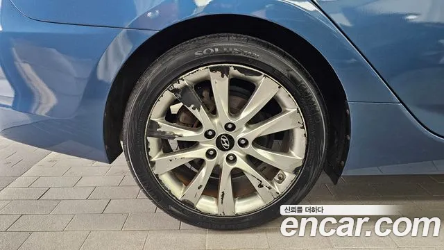 Hyundai i40 2012 thumb 5