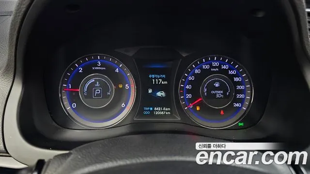 Hyundai i40 2012 thumb 8