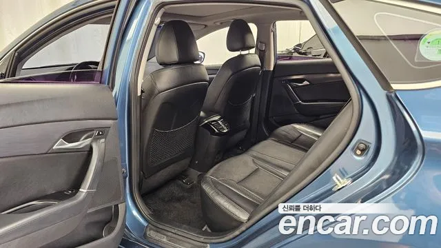 Hyundai i40 2012 thumb 11