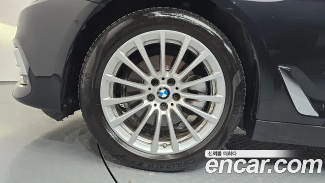 BMW 5 серии 2019 thumb 5