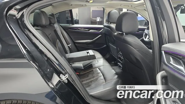 BMW 5 серии 2019 thumb 11