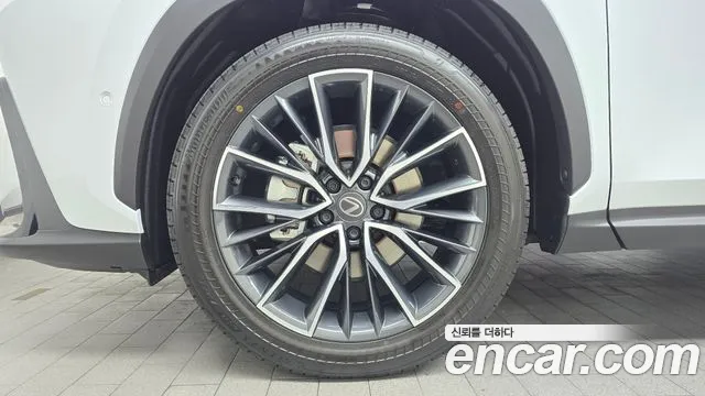Lexus NX 2026 thumb 4