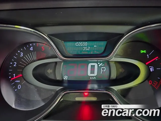 Renault Captur 2017 thumb 8