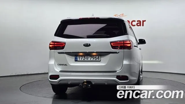 Kia Carnival 2019 thumb 4