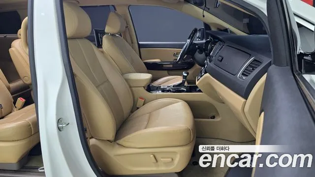 Kia Carnival 2019 thumb 10