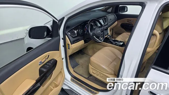 Kia Carnival 2019 thumb 11