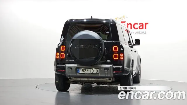 Land Rover Defender 2021 thumb 4