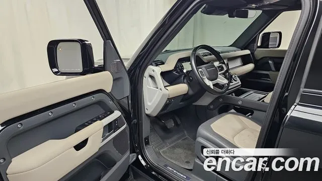 Land Rover Defender 2021 thumb 10