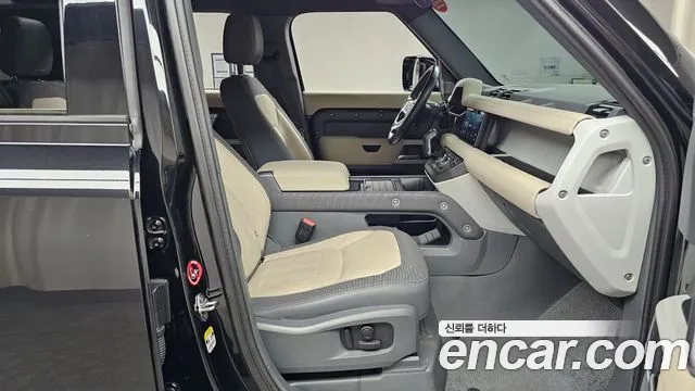 Land Rover Defender 2021 thumb 11