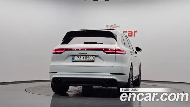 Porsche Cayenne 2021 thumb 3
