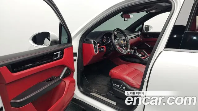 Porsche Cayenne 2021 thumb 9