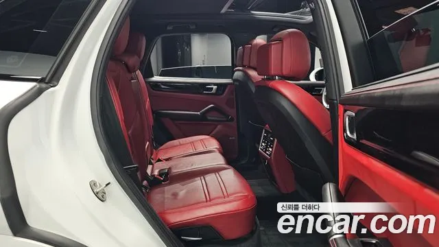 Porsche Cayenne 2021 thumb 10