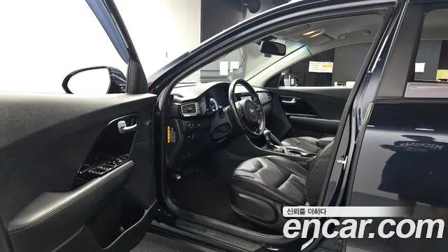 Kia Niro 2017 thumb 10