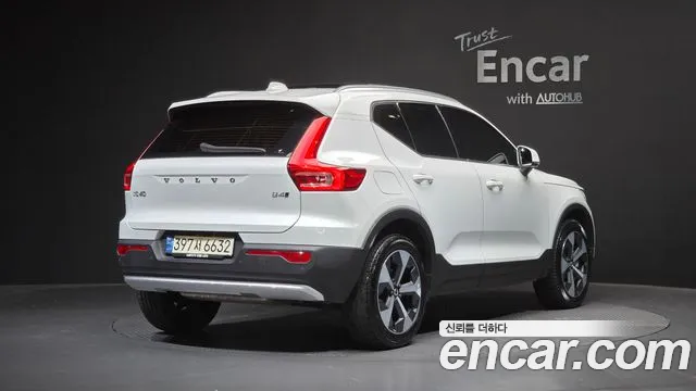 Volvo XC40 2023 thumb 2