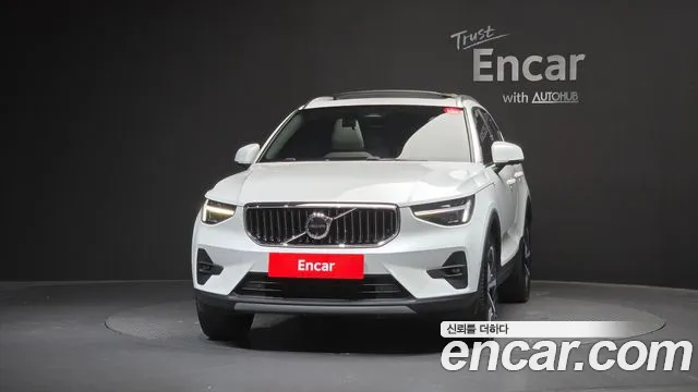 Volvo XC40 2023 thumb 3
