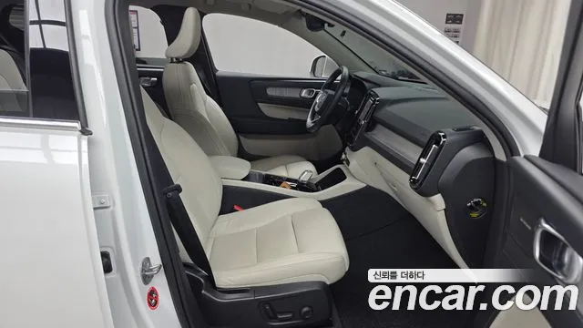 Volvo XC40 2023 thumb 11