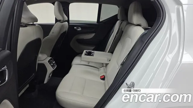 Volvo XC40 2023 thumb 12