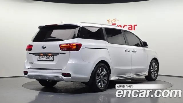Kia Carnival 2020 thumb 2