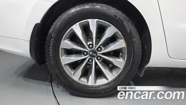 Kia Carnival 2014 thumb 5