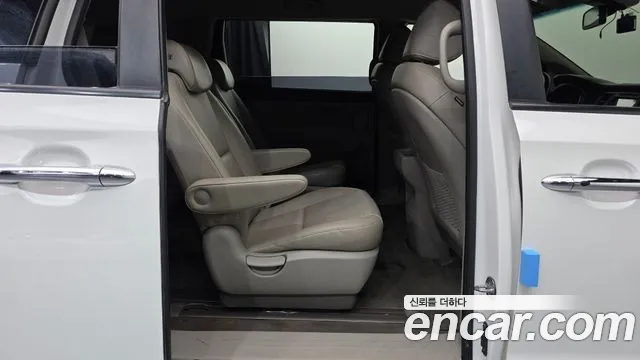 Kia Carnival 2014 thumb 12