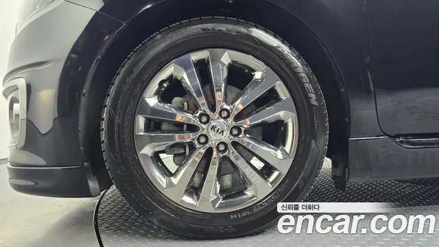 Kia Carnival 2016 thumb 4