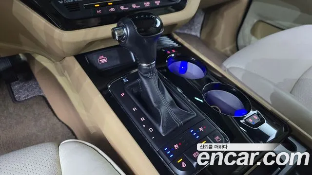 Kia Carnival 2016 thumb 8